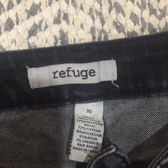 Refuge Black Distressed Shorts - Picture 3 of 5